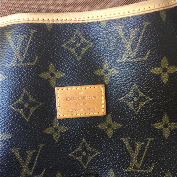 Sold Authentic Louis Vuitton Monogram Canvas Samur - Picture 5 of 8